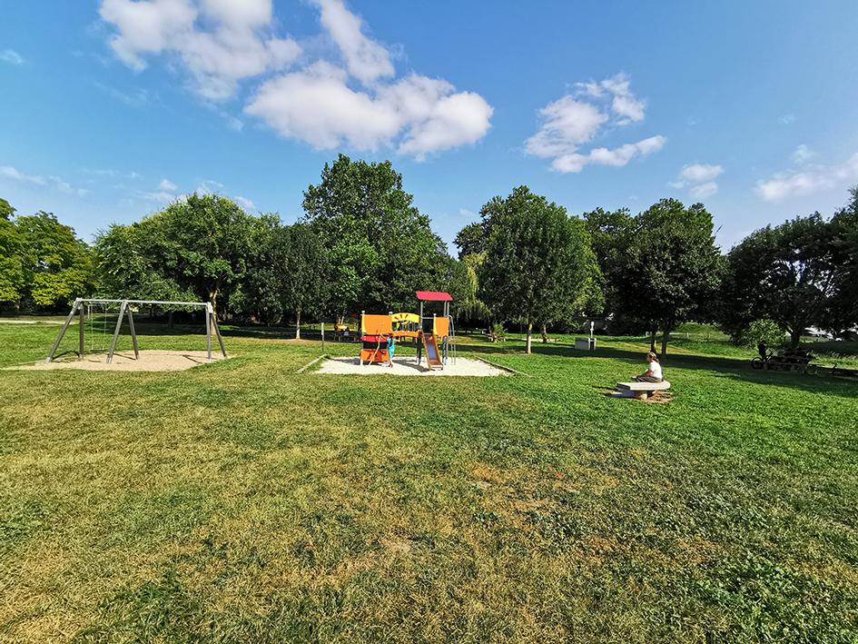 Aire De Jeux Corné- Terrain à vendre